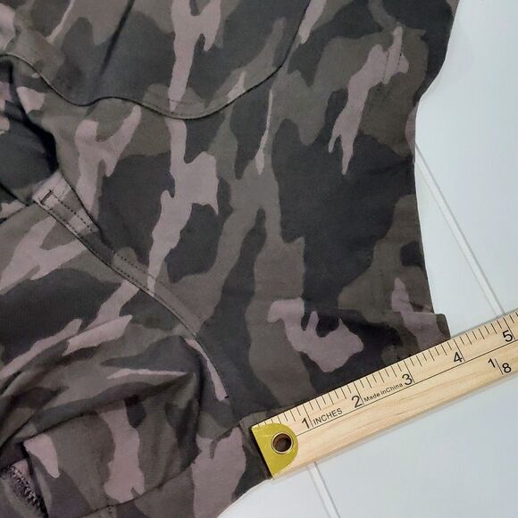 Athleta Camo Farallon Women's 20 Shorts Green Drawstring Elastic Waist NEW! - Picture 11 of 11